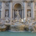 Fa il bagno nella Fontana di Trevi: multa da 450 euro