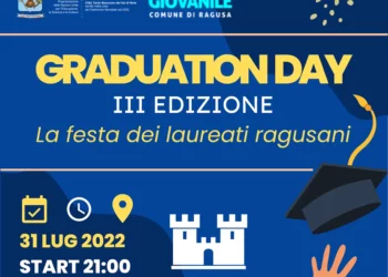 La terza edizione del “Graduation Day dei laureati ragusani”, evento organizzato dalla Consulta Comunale Giovanile, si svolgerà il 31 luglio prossimo, alle ore 21, presso il Castello di Donnafugata. Giunto alla sua terza edizione, nasce per celebrare gli studenti universitari che hanno raggiunto questo importante traguardo ed offrire a loro, alle loro famiglie ed ai loro amici un momento di festa e svago. Come lo scorso anno, saranno protagonisti gli studenti laureati che faranno richiesta di partecipazione attraverso la compilazione di un form, pubblicato sul sito istituzionale del Comune di Ragusa, sulle pagine Facebook del Comune e della Consulta Giovanile e sull’account instagram @informagiovaniragusa, e raggiungibile anche al seguente link: https://bit.ly/3x79q2r I dettagli della serata, compresi gli ospiti presenti, verranno comunicati nelle prossime settimane. L’adesione all’evento dovrà essere comunicata, attraverso il form, entro e non oltre venerdì 1 luglio. I partecipanti all’iniziativa saranno successivamente contattati telefonicamente o via mail per eventuali comunicazioni logistiche.