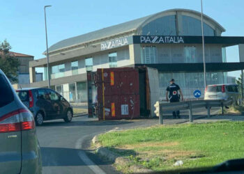 Incidente a Ragusa, camion si ribalta FOTO
