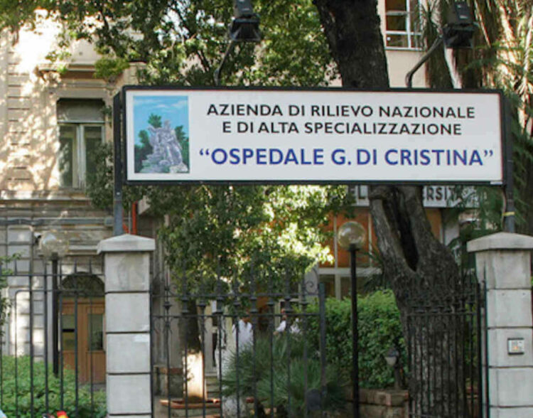 Un bimbo di 9 anni è stato trasportato dai sanitari del 118 in coma all'ospedale pediatrico Di Cristina di Palermo dopo aver ingerito metadone.