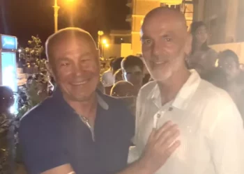 Stefano Pioli del Milan in vacanza a Pozzallo VIDEO
