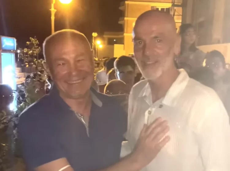 Stefano Pioli del Milan in vacanza a Pozzallo VIDEO
