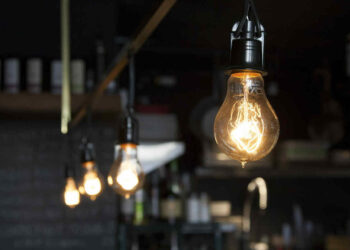 1 luglio, ancora allarme bollette: +65% nel 2022