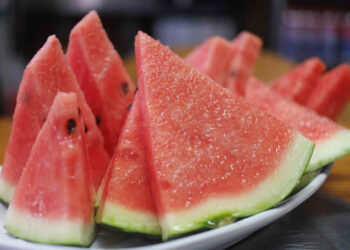 10 benefici dell'anguria