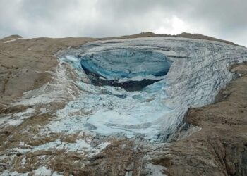 Italia Marmolada, le ricerche dei dispersi continuano con droni ed elicotteri