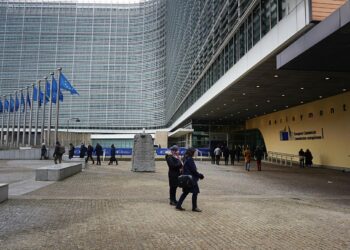 Ue “L’Italia vari una legge su conflitto d’interessi e lobby”
