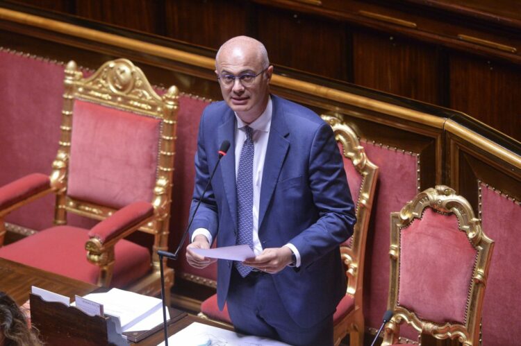 Assemblea M5S, D’Incà chiede una tregua tra Conte e Draghi