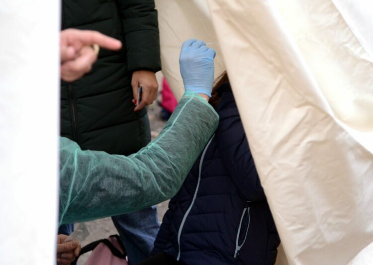 Covid Italia, scendono Rt e incidenza