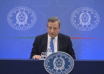 Governo, Draghi “Aiutiamo imprese e famiglie su caro prezzi”