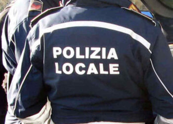 Aggredisce due agenti della polizia locale di Scicli, arrestato. E’ ai domiciliari