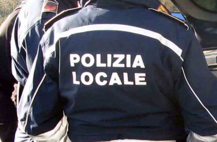 Aggredisce due agenti della polizia locale di Scicli, arrestato. E’ ai domiciliari