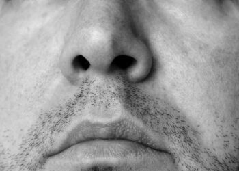 Covid, nuovo sintomo "allucinazione olfattiva" e nuova variante Centaurus