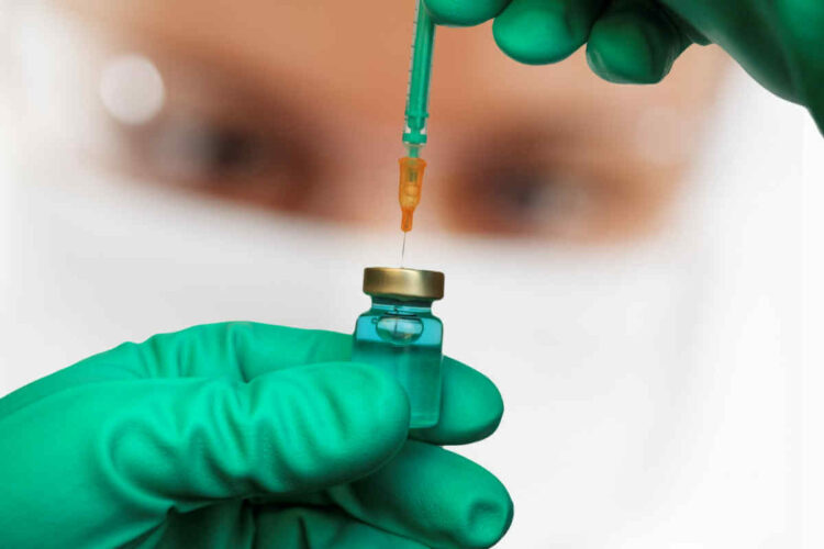 Covid, quarta dose over 60 e fragili: la circolare del Ministero