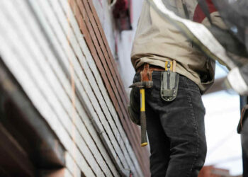 Offerta lavoro a Modica, si cerca un manovale edile: requisiti e retribuzione