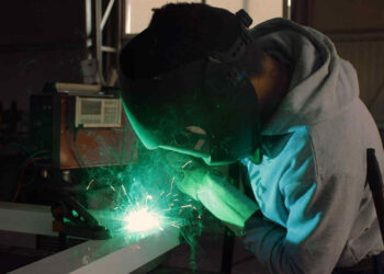 Offerta lavoro a Ragusa: si cerca un saldatore