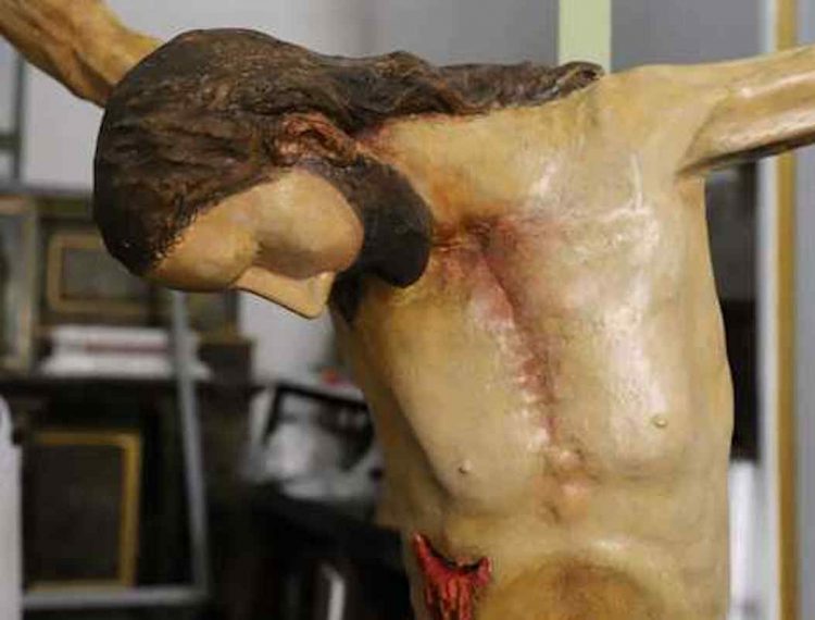 Ragusa, restaurato il crocifisso ligneo della Cattedrale