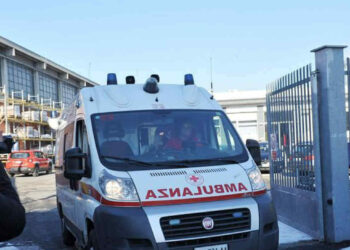 Sicilia, operaio cade da tetto di un capannone e muore