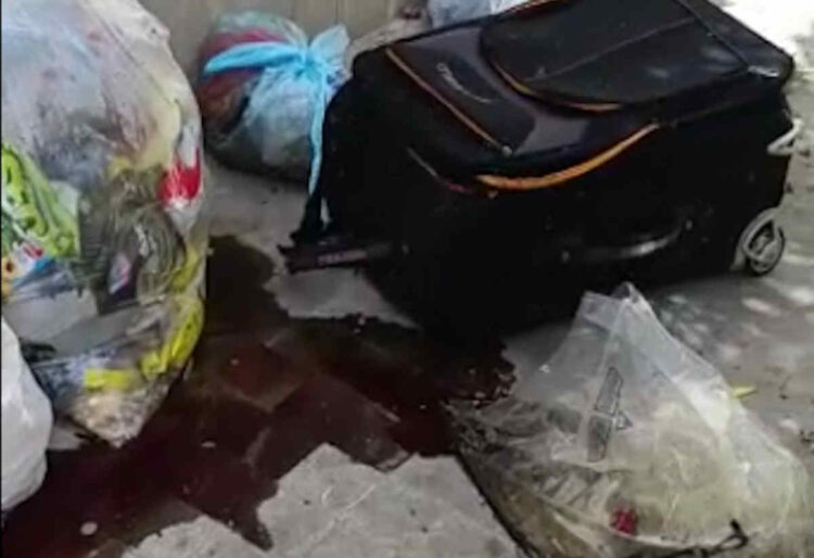 Vittoria, abbandonata valigia da dove fuoriesce del sangue