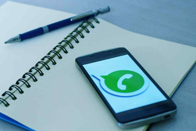 WhatsApp, il trucco per essere invisibili online