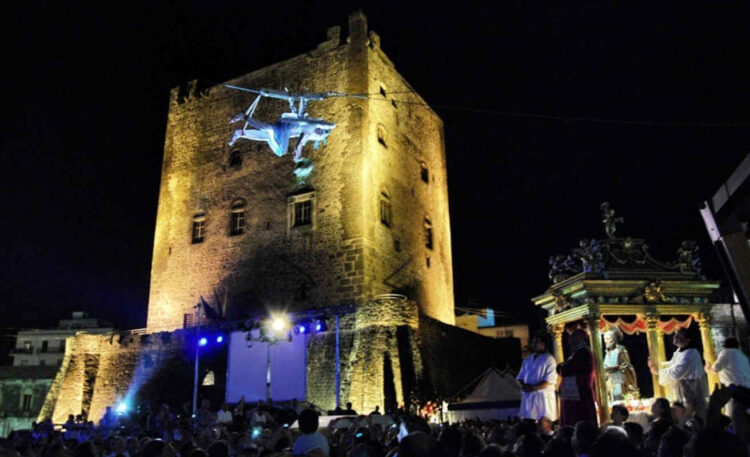 Adrano, sacra rappresentazione prima della volta dell'Angelo