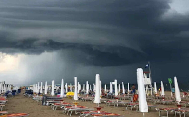 Meteo, agosto con la pioggia o con il caldo?