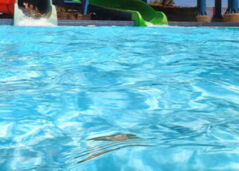 Bambino morto dopo malore in piscina