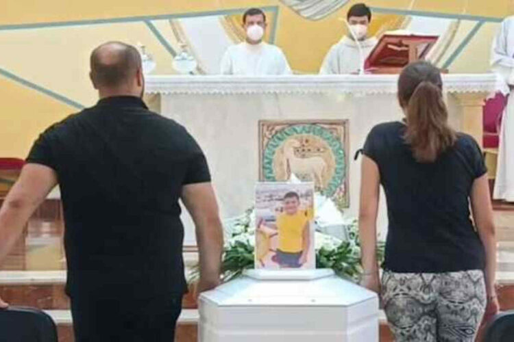 Bimbo morto a Sharm El Sheikh: dolore al funerale