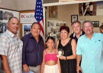 Consegna palla da baseball al Museo di Isola delle Femmine