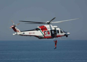 Crisi cardiaca al largo delle coste catanesi: donna salvata in elicottero