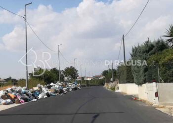 Discarica a cielo aperto a Modica