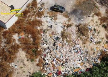 Sicilia, discarica abusiva (tra cui amianto) sequestrata a Siracusa