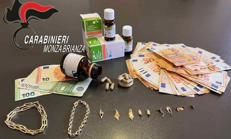 Italia: drogava e rapinava anziani fingendosi benefattrice