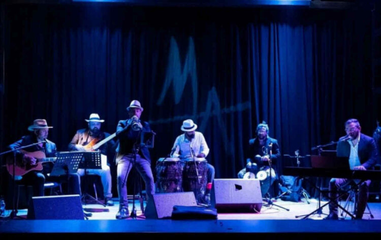 Inteatroaperto: la rassegna della fondazione teatro Garibaldi di Modica continua a proporre bellissime serate: questa domenica sera il coinvolgente concerto dei "Gusta cuba".