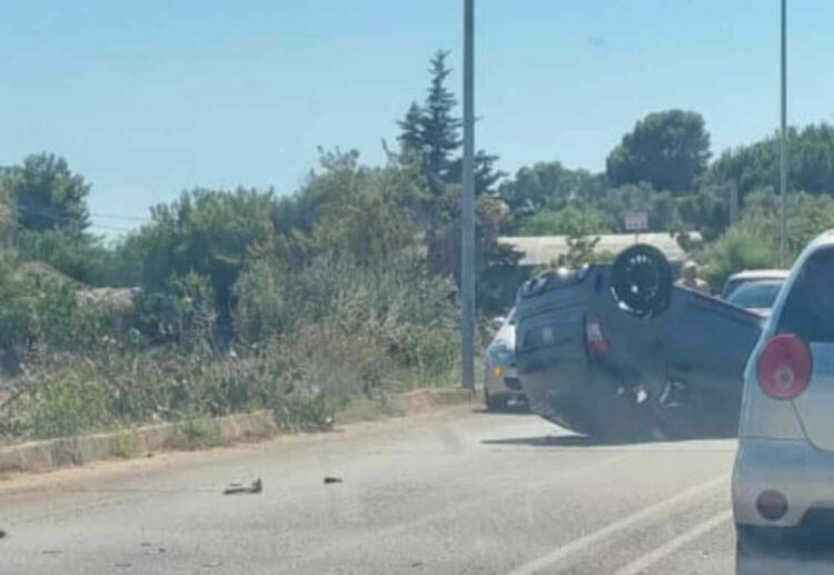 Incidente a Scoglitti, si ribalta minicar