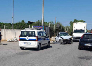 Incidente a Vittoria: auto contro un muro