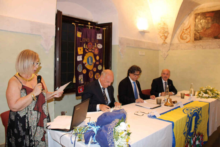 Passaggio della campana al Lions Ragusa Host