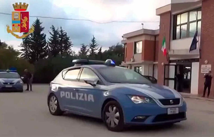 Noto, coppia aggredita con calci e pugni: incastrati da telecamere