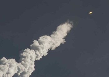 Razzo cinese in caduta libera sulla Terra, frammenti rischiano di cadere sulla Sicilia: ecco quando