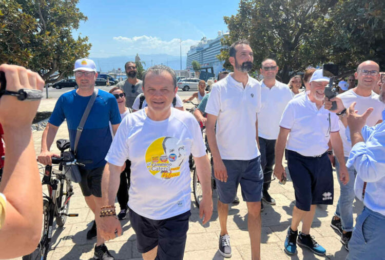 Regionali, iniziato oggi il cammino di Cateno De Luca: 33.7 km di cui 18.1 km percorsi a piedi, 15.6 km in bici