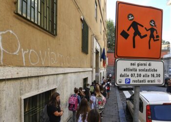 Covid e rientro a scuola, ecco le nuove regole e chi dovrà tenere la mascherina