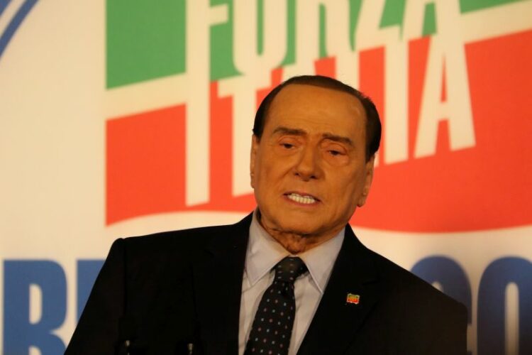 Berlusconi “La sinistra denigra, noi parliamo di contenuti”
