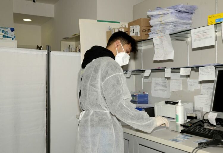 Covid, in Italia 21.805 nuovi casi e 80 morti