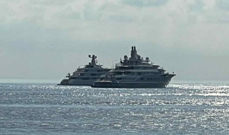 A Lipari il Radiant del miliardario Al Futtaim: uno dei 7 yacht più costosi al mondo