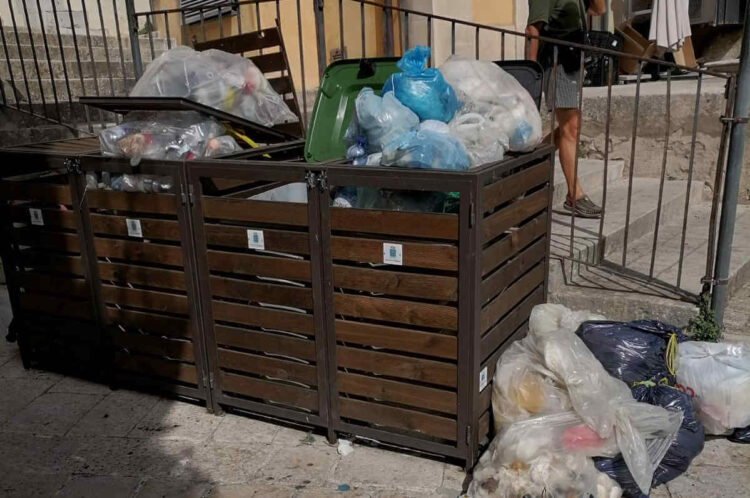 Emergenza rifiuti a Ragusa Ibla