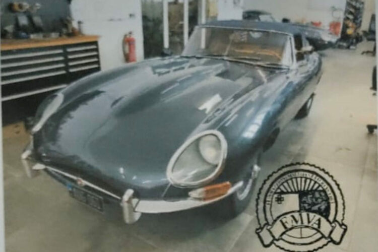 Autogiro Ragusa una Jaguar E-Type del 1961