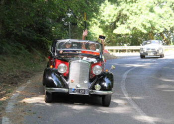 Una Mercedes del 1938 al XXV Autogiro della provincia di Ragusa