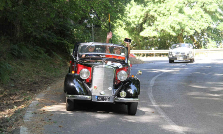 Una Mercedes del 1938 al XXV Autogiro della provincia di Ragusa