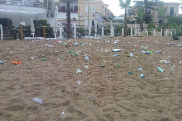 Notte San Lorenzo: devastazione delle spiagge iblee
