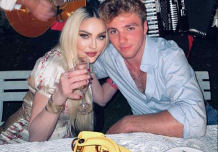 Madonna festeggia compleanno suo e del figlio a Noto