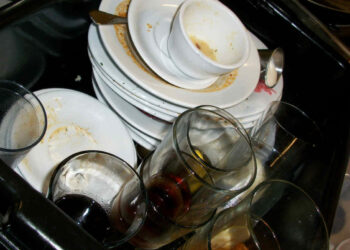 Offerta lavoro, si cerca un lavapiatti a Ragusa: contratto e retribuzione